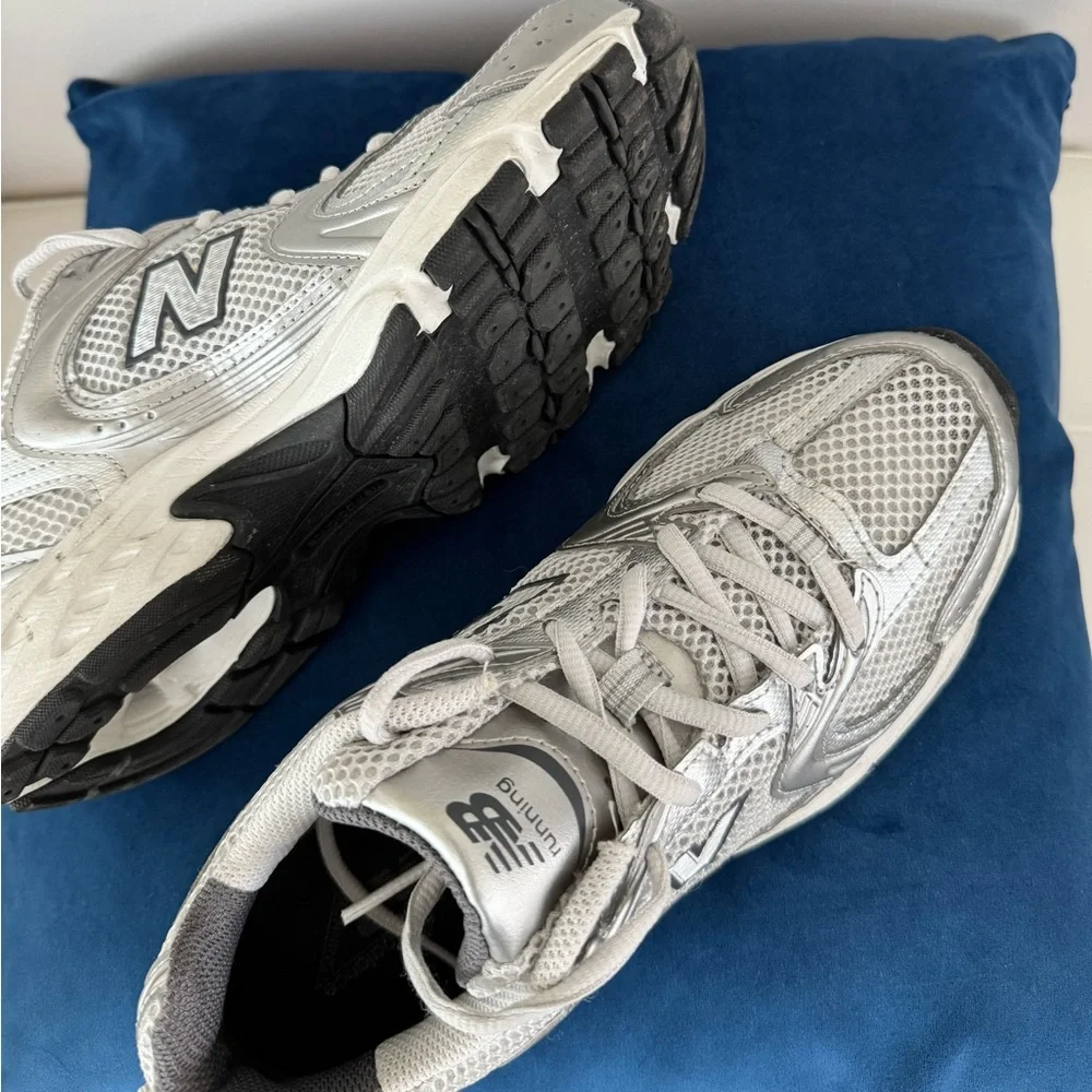 New Balance Silver Metallic Mesh Sneakers 530 - Picture 6 of 9